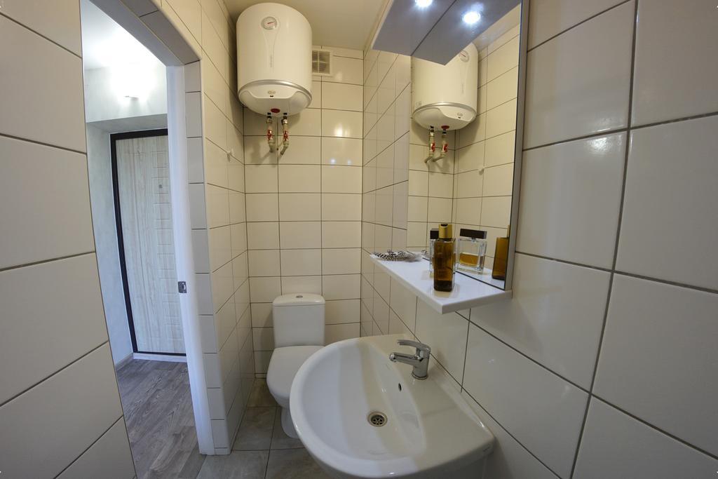 54A Tselinogradskaia Str At Alekseevka Underground Kharkov Ngoại thất bức ảnh